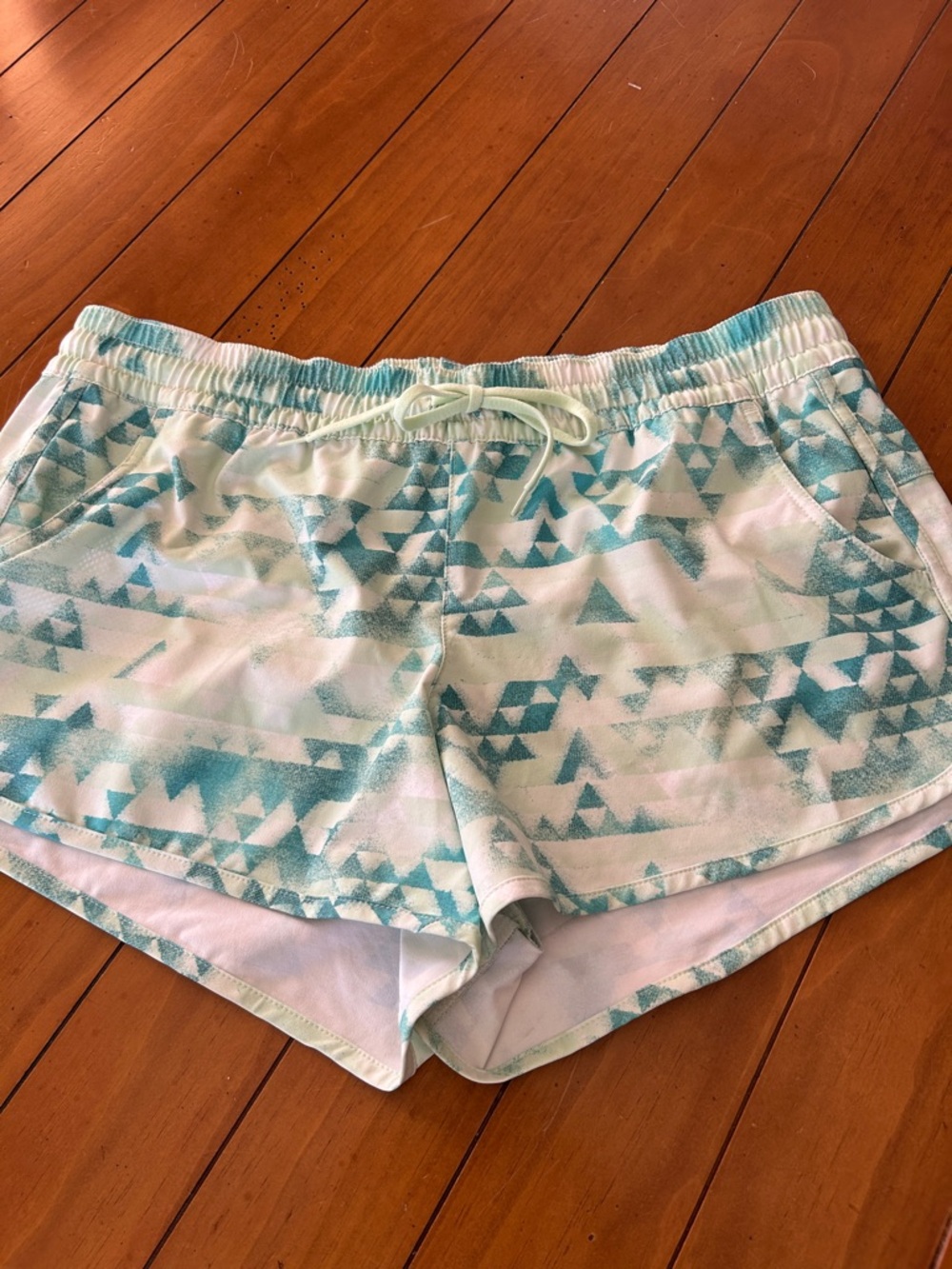 Columbia Mint and White Geometric Athletic Shorts Size L